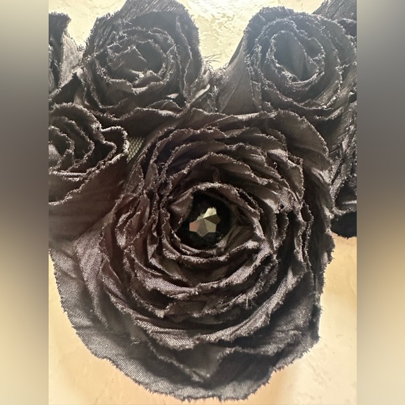 Black Fabric Floral Necklace - Picture 2 of 4